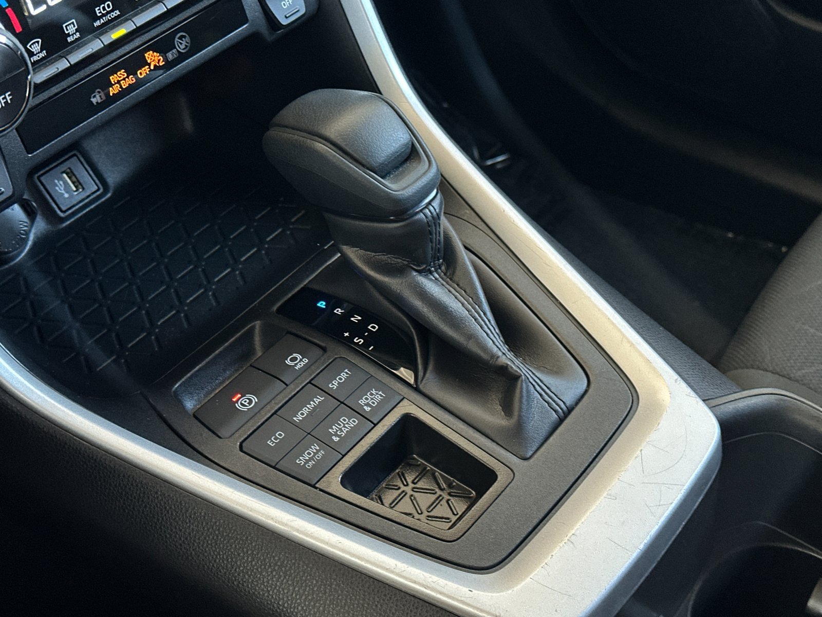 Used 2025 Toyota RAV4 XLE AWD/4WD image 19