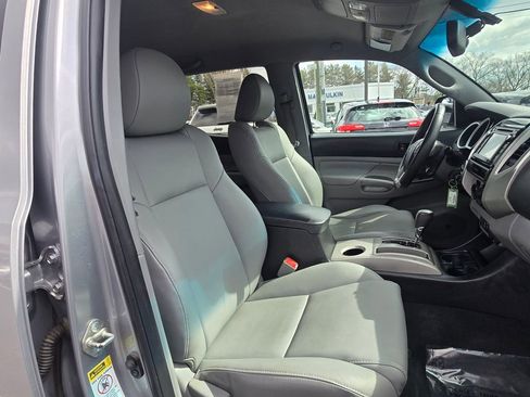 Used 2015 Toyota Tacoma 4x4 Double Cab w/ Limited Package image 12