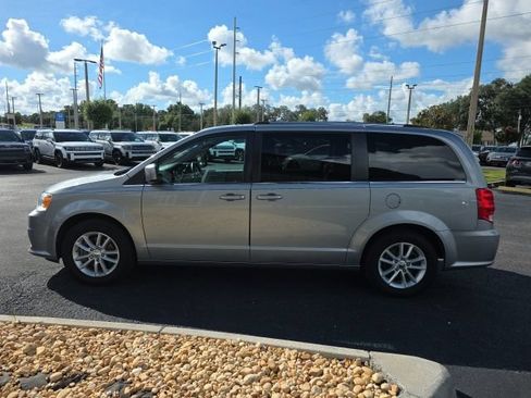 Used 2019 Dodge Grand Caravan SXT FWD image 17