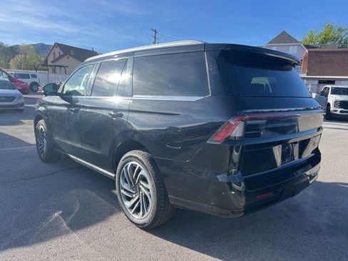 Used 2025 Lincoln Navigator Reserve image 13