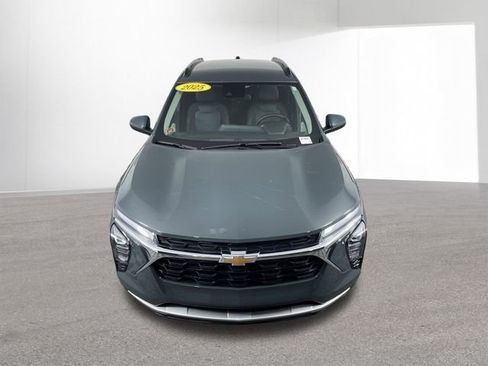 Used 2025 Chevrolet Trax LT w/ LT Convenience Package image 43
