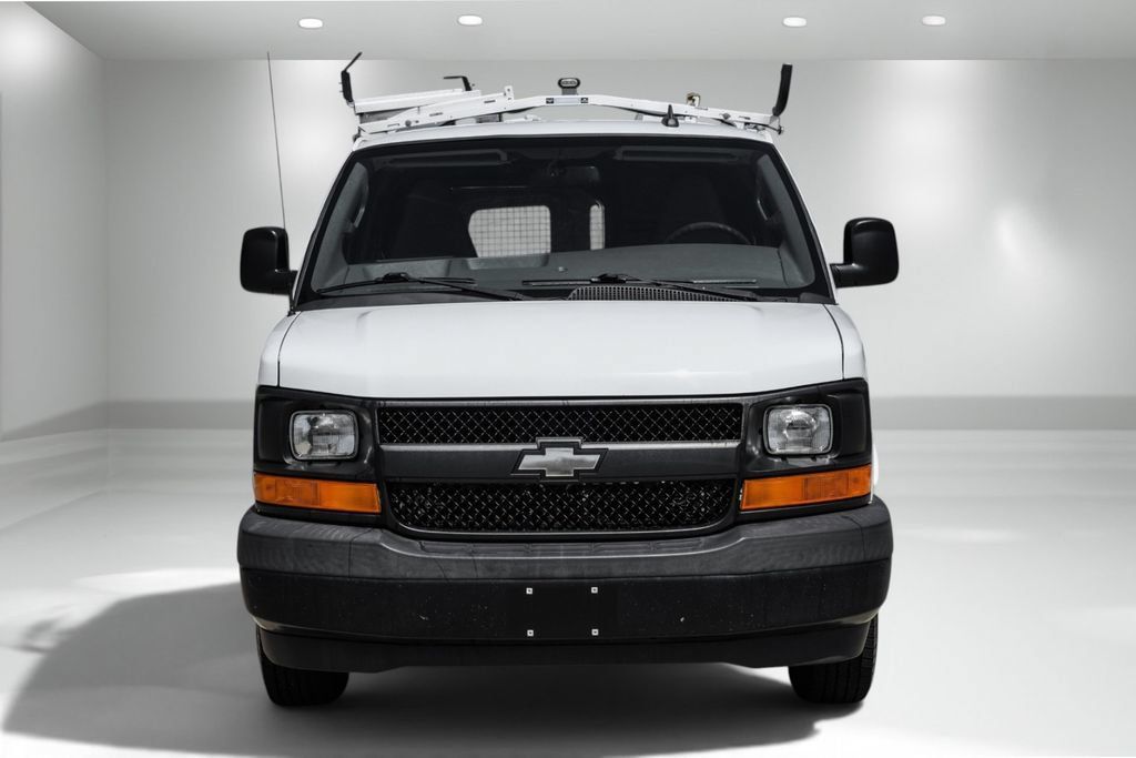 Used 2017 Chevrolet Express 2500 RWD image 4