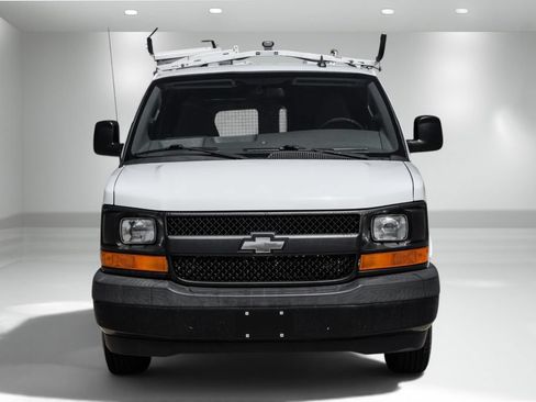 Used 2017 Chevrolet Express 2500 RWD image 4