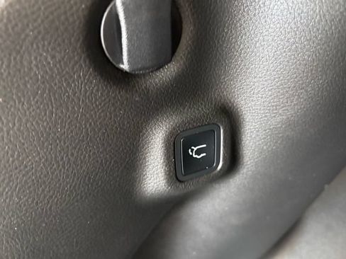 Used 2025 Jeep Compass Latitude w/ Convenience Group AWD/4WD image 26