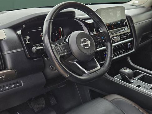 Used 2023 Nissan Pathfinder Platinum FWD image 19
