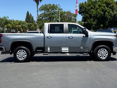 Used 2025 Chevrolet Silverado 3500 LT AWD/4WD image 3