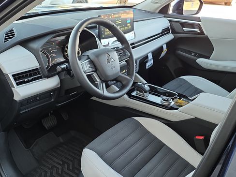 New 2026 Mitsubishi Outlander SE image 11