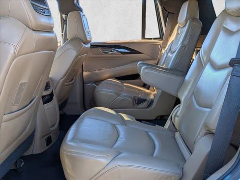 Used 2018 Cadillac Escalade Platinum image 18
