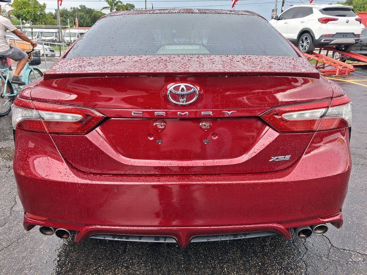 Used 2018 Toyota Camry XSE FWD image 3
