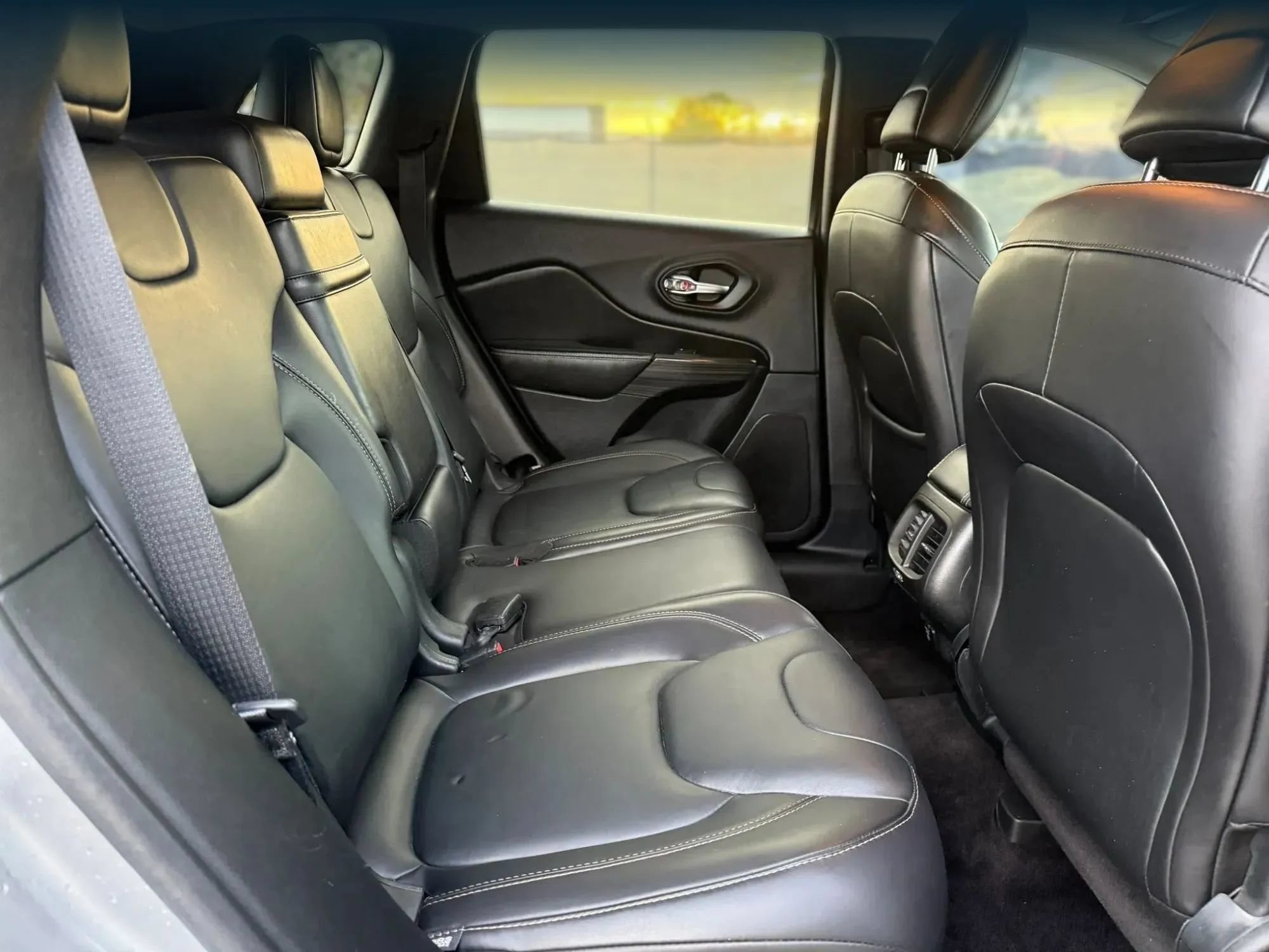 Used 2017 Jeep Cherokee Limited FWD image 20