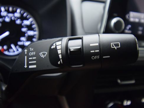 Used 2025 Nissan Rogue SV AWD/4WD image 33