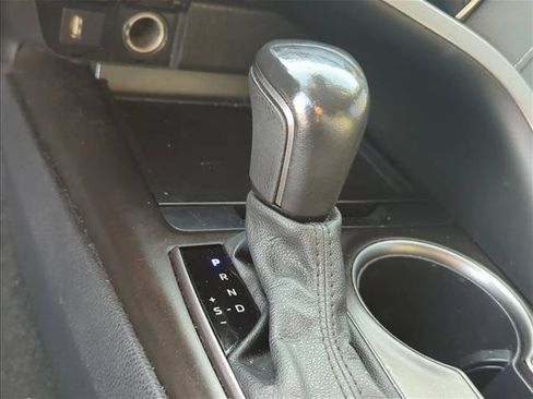 Used 2021 Toyota Camry SE FWD image 20