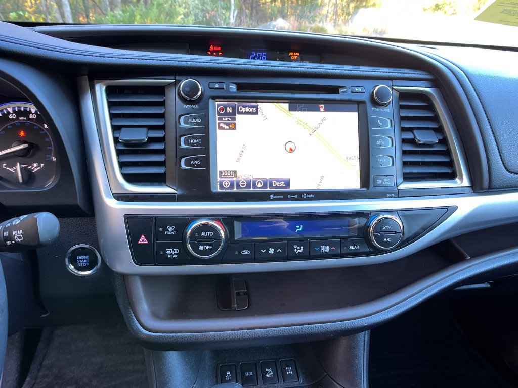 Used 2017 Toyota Highlander XLE w/ Carpet Mat Package AWD/4WD image 16