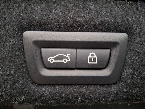 Used 2023 BMW 530i xDrive w/ Convenience Package image 29