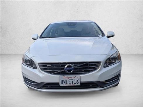 Used 2017 Volvo S60 T5 Inscription Platinum image 2