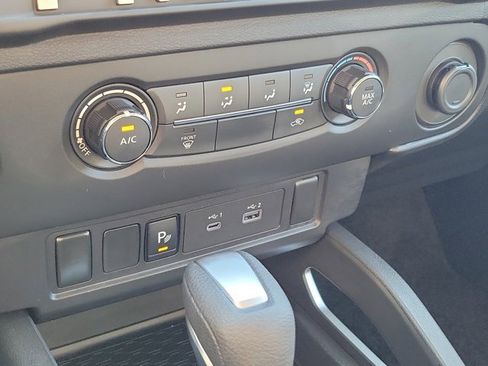 Certified 2025 Nissan Frontier SV image 29