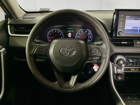 Used 2019 Toyota RAV4 LE FWD image 17