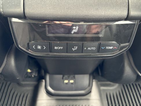Used 2021 Toyota Highlander XLE AWD/4WD image 10