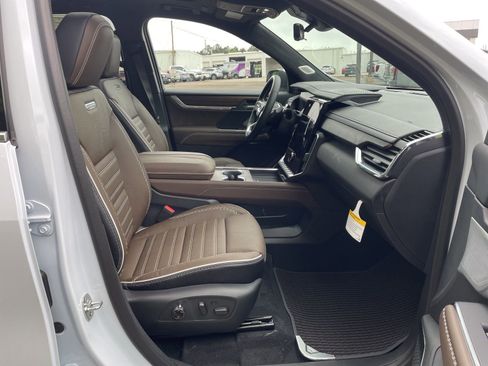 New 2026 GMC Acadia Denali Ultimate FWD image 32