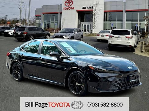 Used 2025 Toyota Camry SE w/ Convenience Package FWD image 1