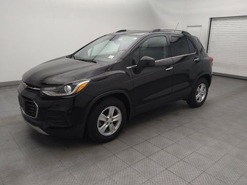 Used 2020 Chevrolet Trax LT w/ LT Convenience Package FWD image 2
