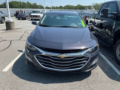 Used 2025 Chevrolet Malibu LT FWD image 2