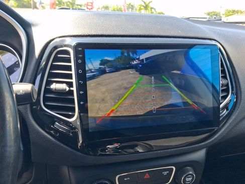 Used 2018 Jeep Compass Latitude w/ Popular Equipment Group FWD image 20