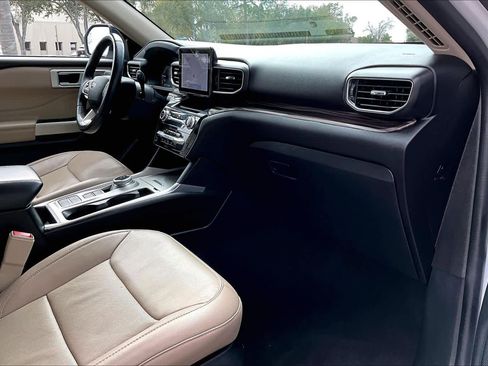 Used 2022 Ford Explorer Limited w/ Equipment Group 301A image 19