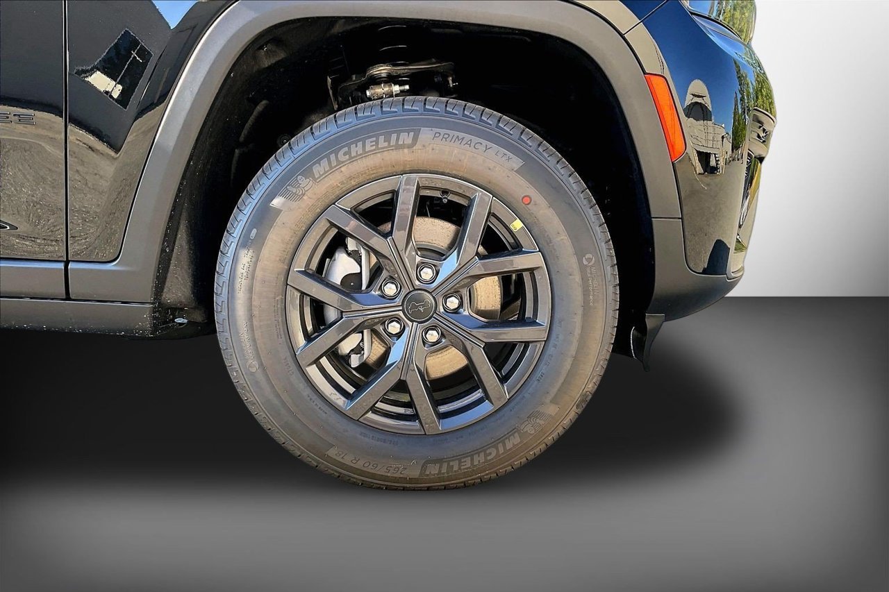 New 2027 Jeep Grand Cherokee Altitude RWD image 29