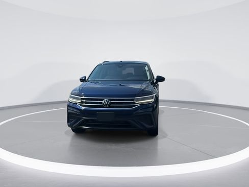 Used 2023 Volkswagen Tiguan SE image 2