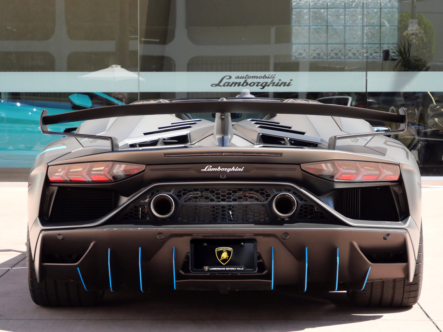 Used 2020 Lamborghini Aventador SVJ AWD/4WD image 4