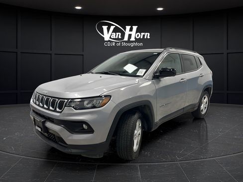 Used 2023 Jeep Compass Latitude AWD/4WD image 3