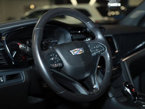 Used 2025 Cadillac XT6 Premium Luxury image 24