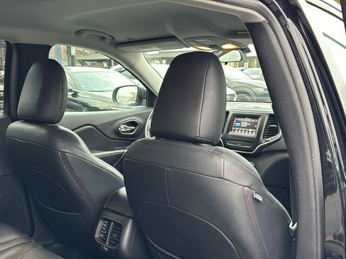 Used 2019 Jeep Cherokee Latitude w/ Popular Appearance Group image 21