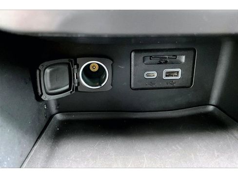 Used 2023 GMC Acadia AT4 image 16