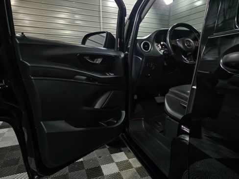 Used 2019 Mercedes-Benz Metris Passenger image 31