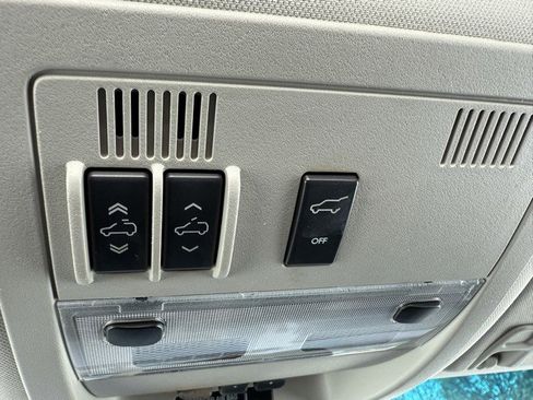 Used 2010 GMC Yukon Denali image 38