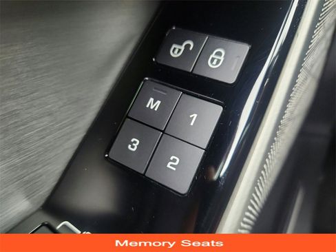 Used 2019 Land Rover Range Rover Velar R-Dynamic SE image 34