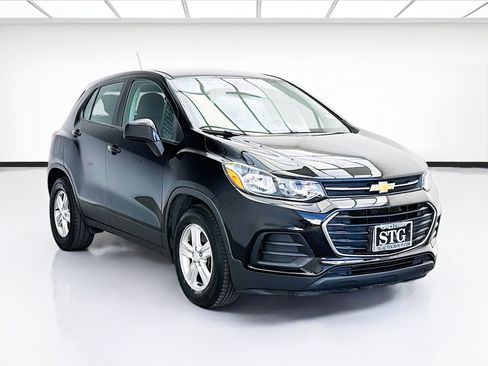 Used 2020 Chevrolet Trax LS FWD image 3