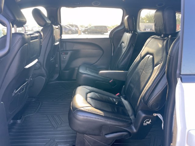 Used 2020 Chrysler Pacifica Touring-L Plus FWD image 29
