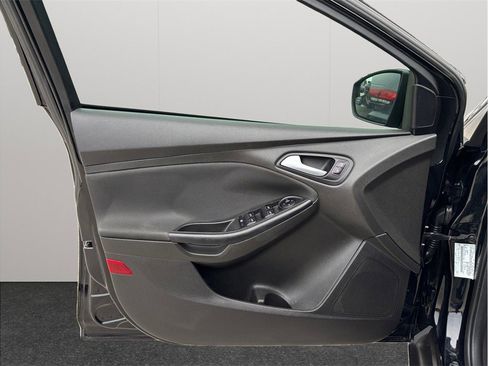 Used 2016 Ford Focus SE w/ SE Power Seat Package image 16