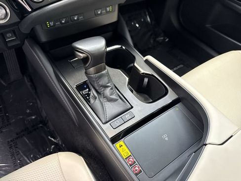 Used 2025 Lexus ES 300h w/ Premium Package FWD image 21