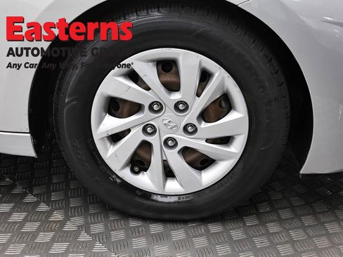 Used 2019 Hyundai Elantra SE w/ Cargo Package FWD image 31