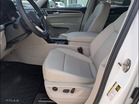 Certified 2023 Volkswagen Atlas SE w/ Black Wheel Package FWD image 11