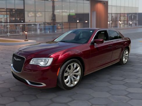 Used 2017 Chrysler 300 Limited image 3