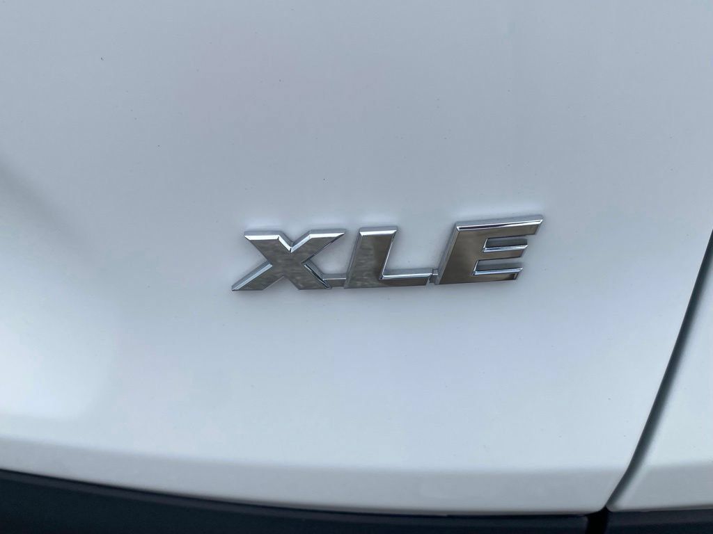 Used 2021 Toyota RAV4 XLE FWD image 14