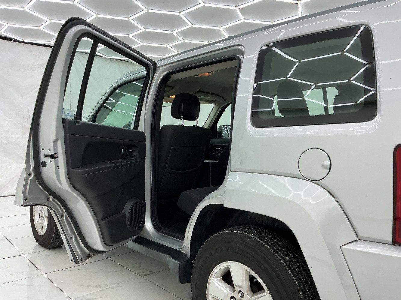 Used 2011 Jeep Liberty Sport RWD image 12