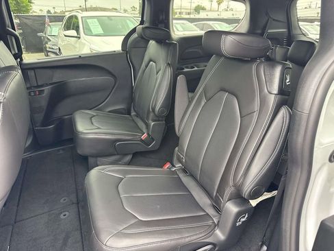 New 2026 Chrysler Pacifica Select FWD image 9