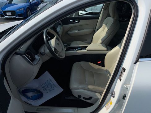 Used 2019 Volvo XC60 T5 Momentum w/ Premium Package FWD image 30