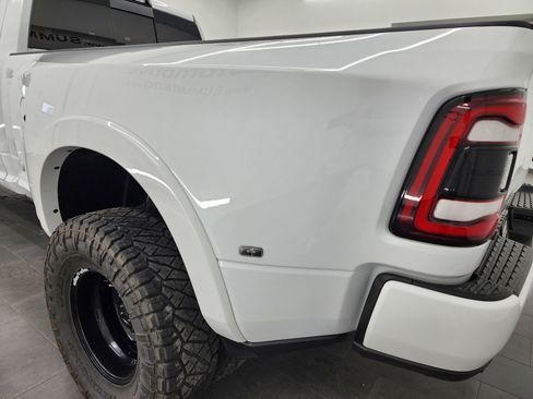 Used 2021 RAM 3500 Laramie w/ Night Edition image 36